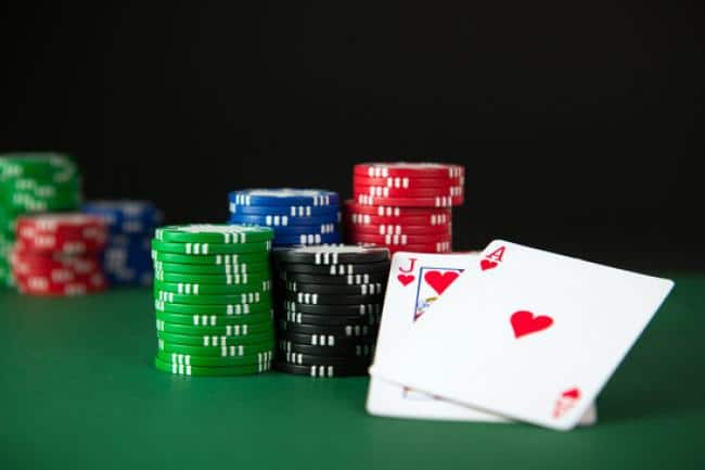 Giocare-con-live-dealer-holdem