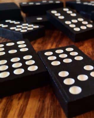 Domino Online